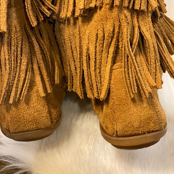 Women’s Size 10 Tall Fringe Minnetonka Boots - Picture 7 of 8